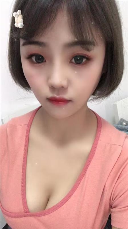 可爱短发小姐姐