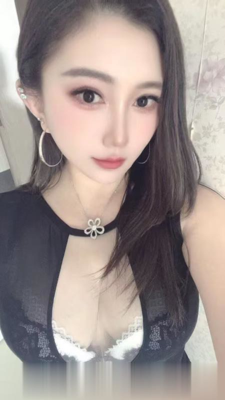 肤白大波少妇